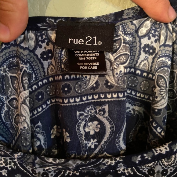 Open Back and Cold Shoulder Dress M - Picture 4 of 5